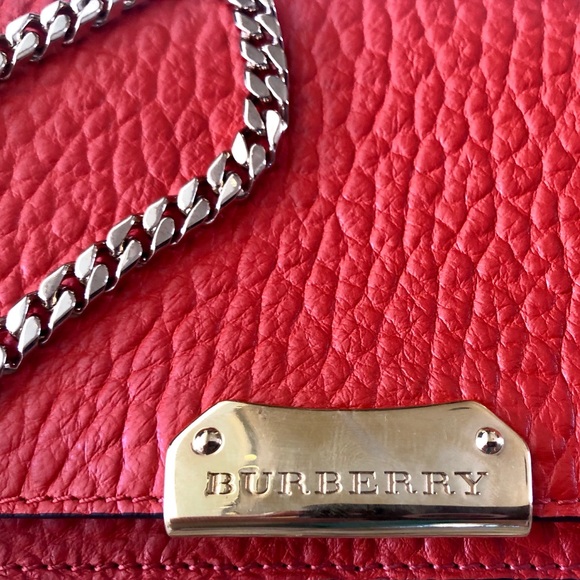 Small Gold Chain Cross Carry Burberry NEW.| Luxury|Designer - Picture 4 of 6
